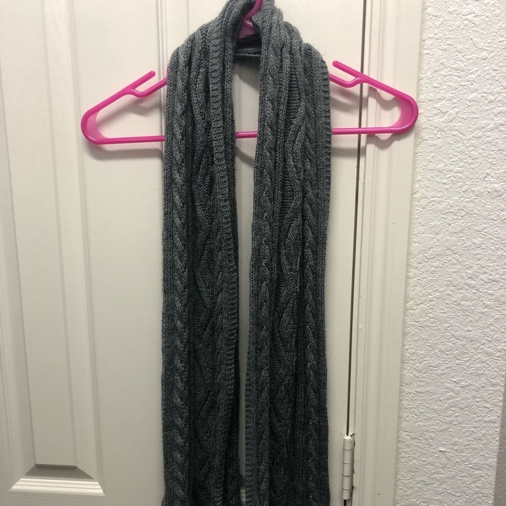 Grey knit scarf